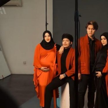 6 Maternity Shoot Duo Bumil Aurel Hermansyah & Lesti Kejora Bareng Suami