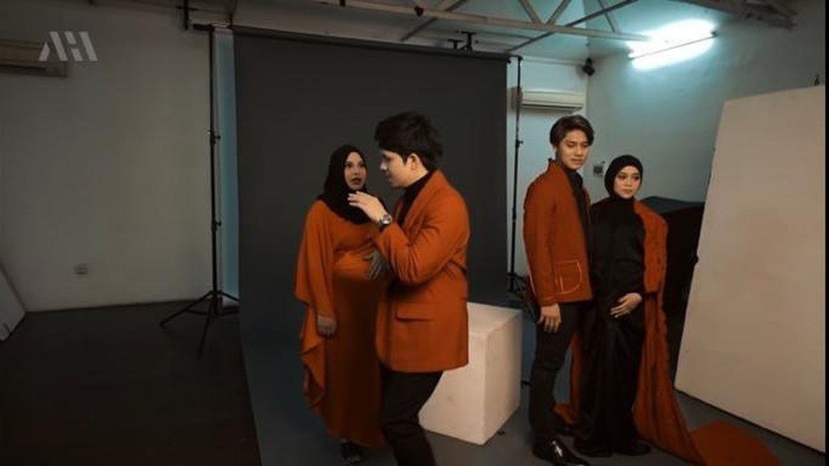 Aurel Hermansyah dan Lesti Kejora melakukan sesi pemotretan maternity ditemani para suami&period; Yuk intip potretnya&excl;
