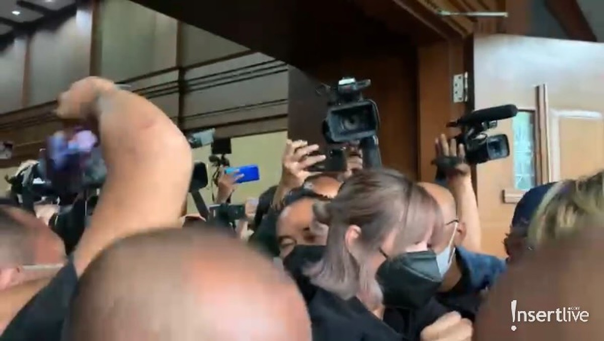 Nia Ramadhani dan Ardi Bakrie menghadiri sidang perdana kasus narkoba hari ini &lpar;2&sol;12&rpar; penampilannya disorot&period; Yuk intip&excl;