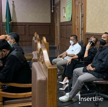 Tentang Nia Ramadhani yang 'Disemprot' Hakim karena Telat 2 Jam