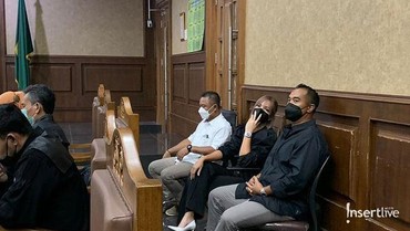 img-title Tentang Nia Ramadhani yang 'Disemprot' Hakim karena Telat 2 Jam