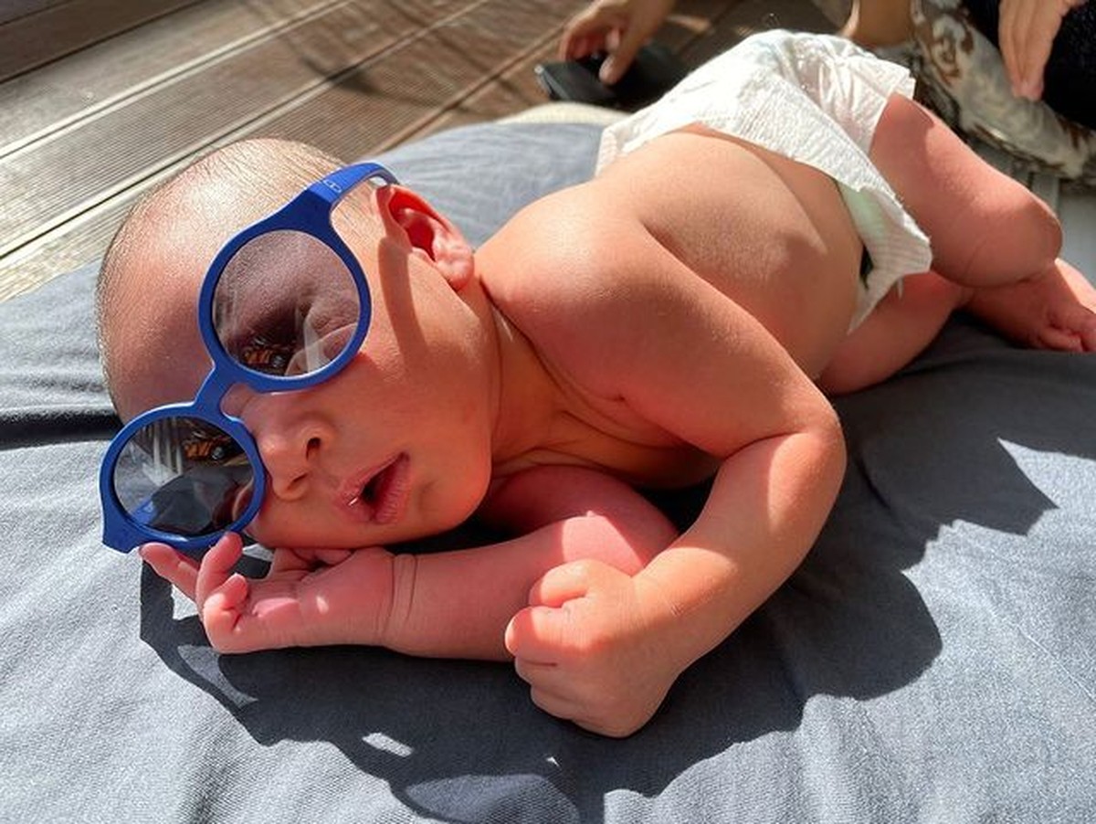 Baby Rayyanza anak kedua Raffi Ahmad dan Nagita Slavina tengah menjadi sorotan&period; Yuk intip potret gemasnya saat berjemur&excl;