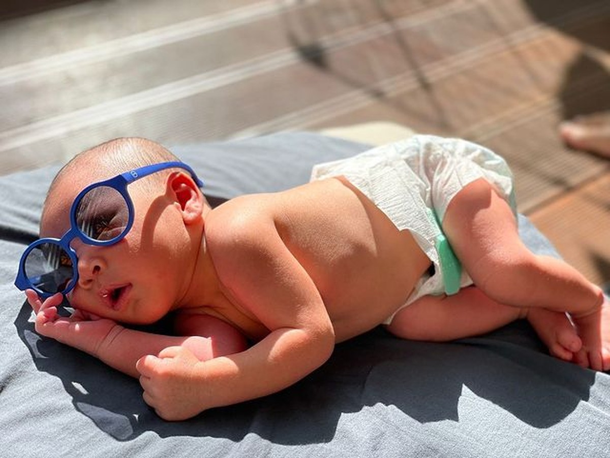 Baby Rayyanza anak kedua Raffi Ahmad dan Nagita Slavina tengah menjadi sorotan&period; Yuk intip potret gemasnya saat berjemur&excl;