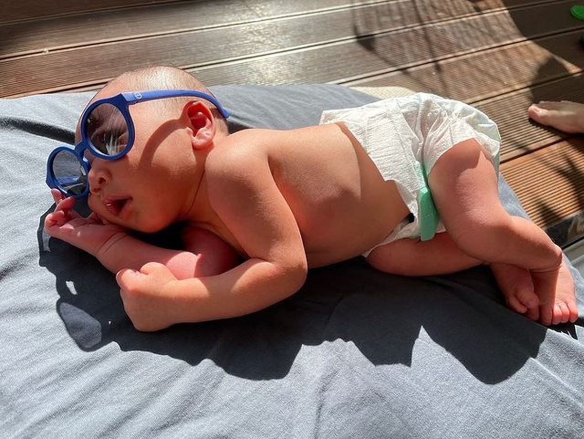 Baby Rayyanza anak kedua Raffi Ahmad dan Nagita Slavina tengah menjadi sorotan&period; Yuk intip potret gemasnya saat berjemur&excl;