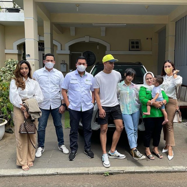 7 Momen Fuji Dapat Hadiah Mobil dari Sahabat Vanessa karena Tulus Rawat Gala Fuji baru-baru ini mendapat hadiah mobil dari sahabat Vanessa karena ia tulus merawat Gala. Yuk intip momennya!