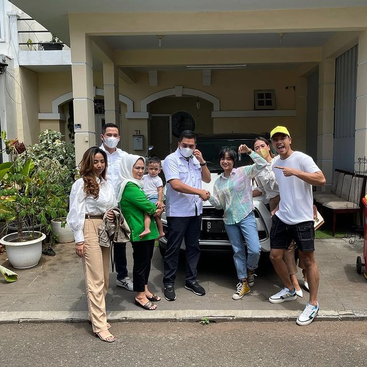 Fuji baru-baru ini mendapat hadiah mobil dari sahabat Vanessa karena ia tulus merawat Gala&period; Yuk intip momennya&excl;