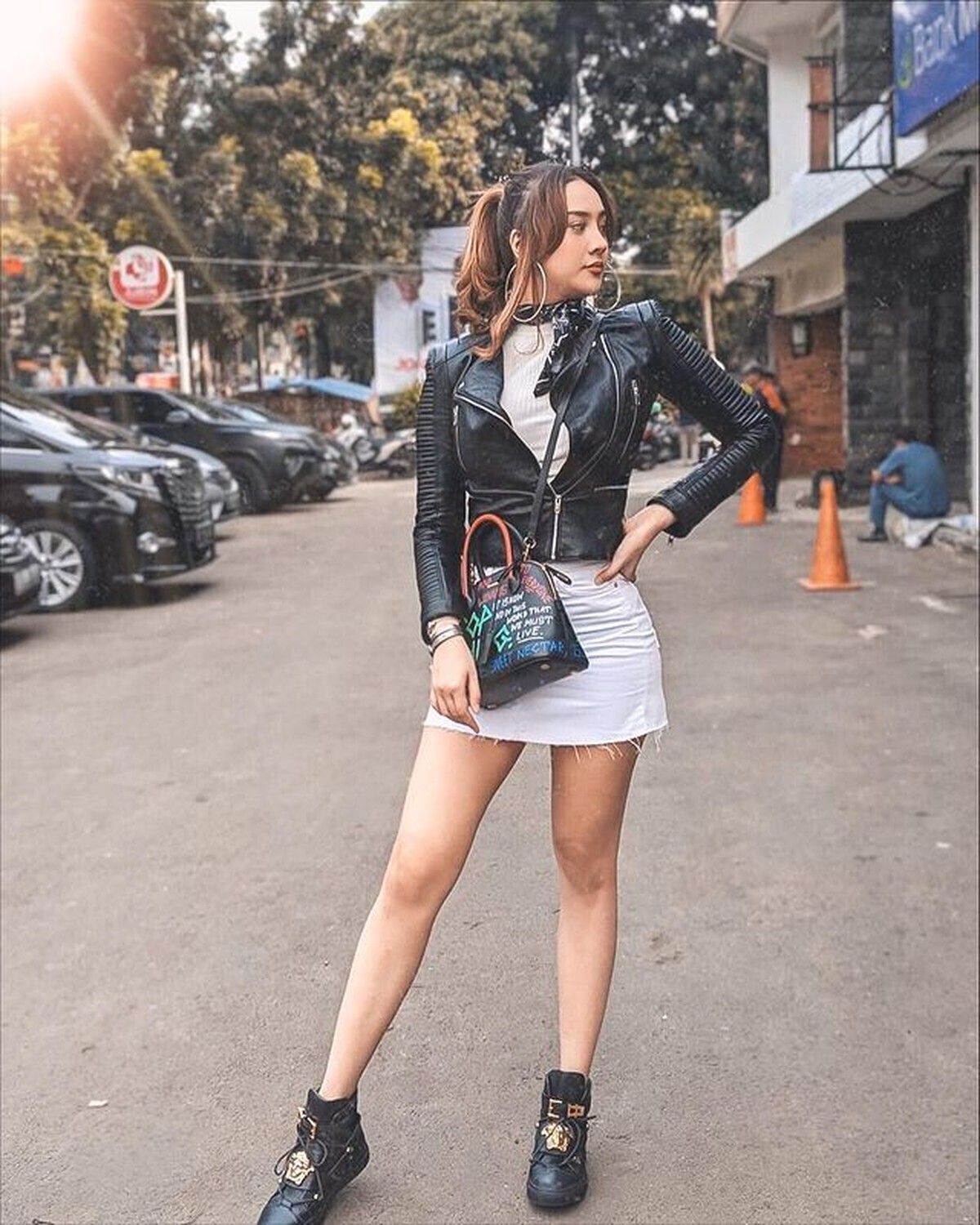 Anya Geraldine sedang menjadi sorotan publik karena perannya di serial web mirip aktris Korea Han Seo Hee&period; Yuk intip styelnya&excl;