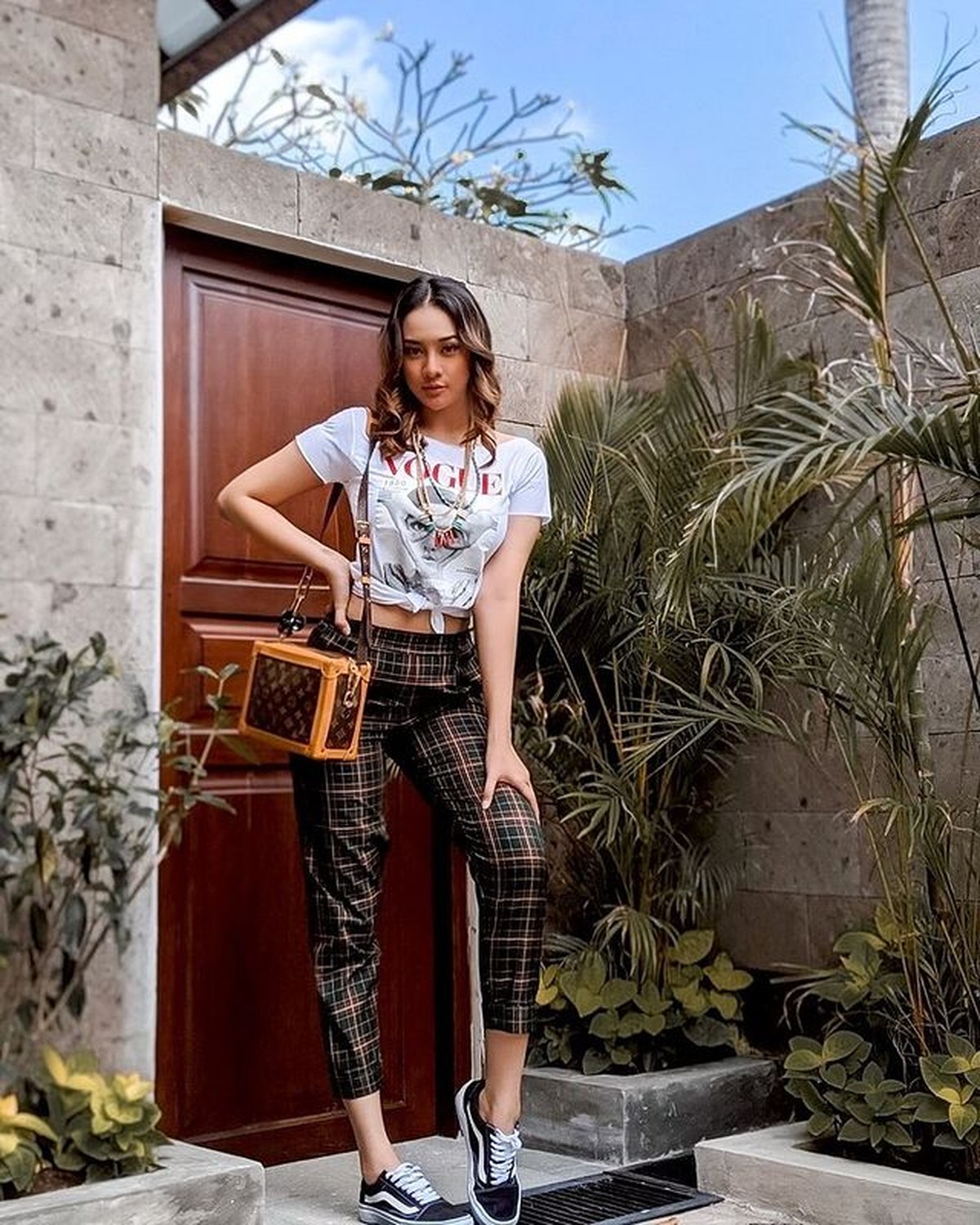 Anya Geraldine sedang menjadi sorotan publik karena perannya di serial web mirip aktris Korea Han Seo Hee&period; Yuk intip styelnya&excl;