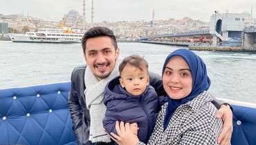 img-title Vebby Palwinta Siap Tambah Momongan, Suami Ingin Punya 5 Anak