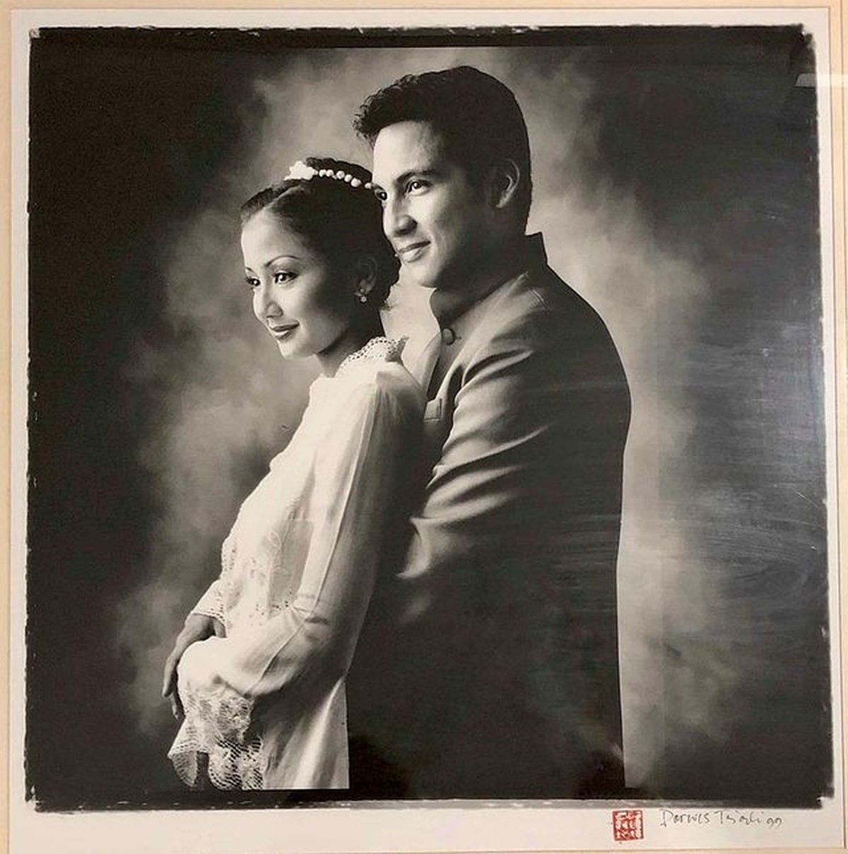 Rayakan anniversary&comma; Amara Lingua mengunggah foto pernikahannya dengan Frans Mohede yang tak pernah diungkap ke publik&period; Yuk intip&excl;