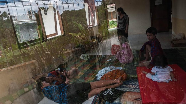 FOTO: 8 Rumah di Lebak Rusak Akibat Bencana Tanah Bergerak