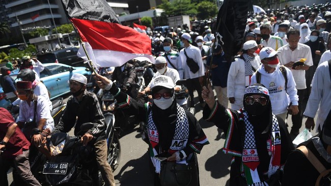 16 remaja tersebut ditemui di kawasan Stasiun, Jakarta Pusat pada Rabu (1/12) malam atau sehari jelang reuni 212 Kamis (2/12).