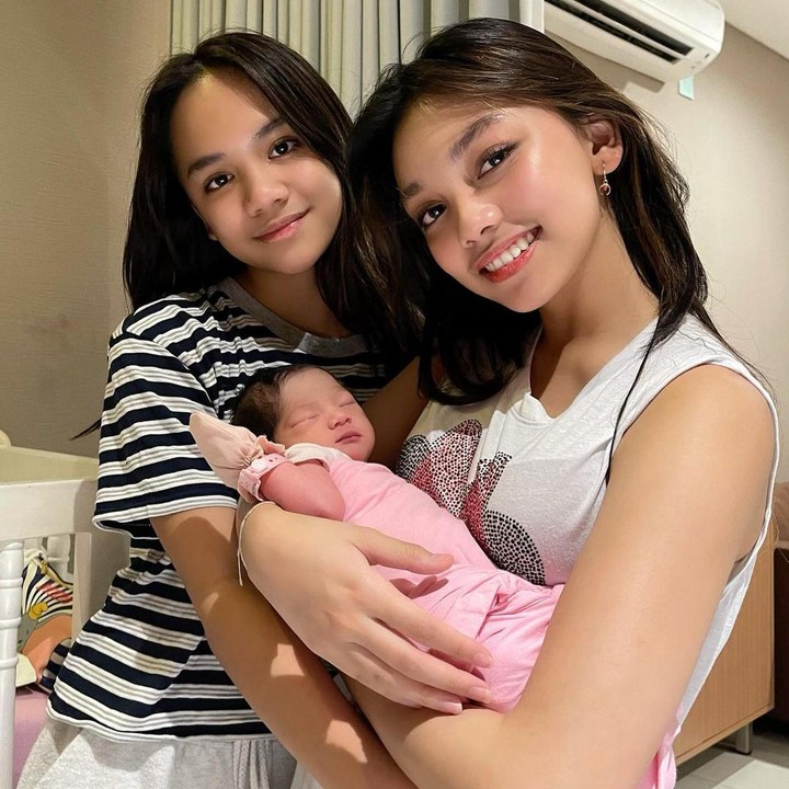 <p>Nola B3 dan Baldy baru saja dikaruniai anak keempat pada Jumat, 26 November 2021. (Foto: Instagram @thebaldys)</p>