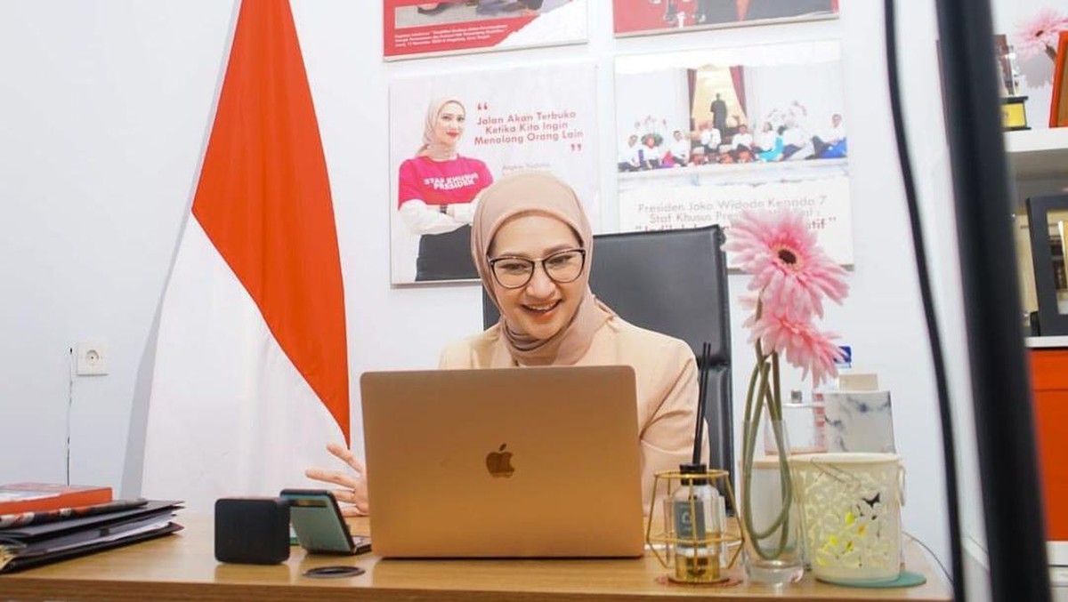 HAYVONLAR va tentacles bilan jinsiy aloqa va porno. Yirtqich hayvondan homilador bolgan.