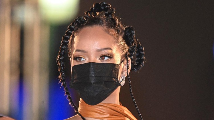 BARBADOS-BRITAIN/CELEBRATIONS Singer Rihanna looks on at the Presidential Inauguration Ceremony to mark the birth of a new republic in Barbados, Bridgetown, Barbados, November 30, 2021. REUTERS/Toby Melville/Pool