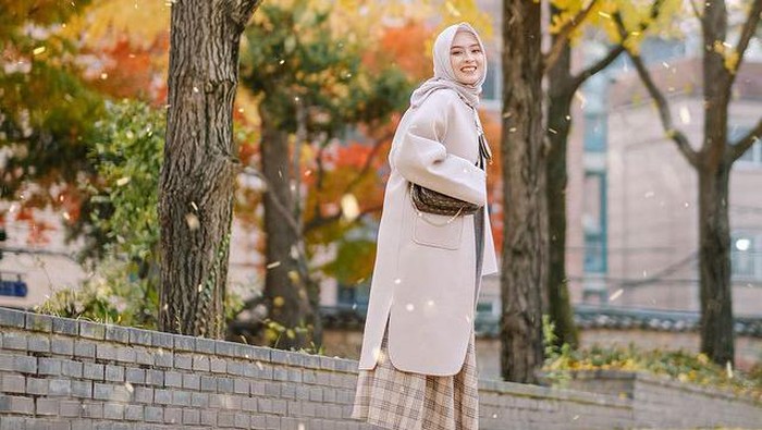 Berniat Liburan ke Korea? Intip Style Hijab di Musim Dingin ala Selebgram Bianca Kartika