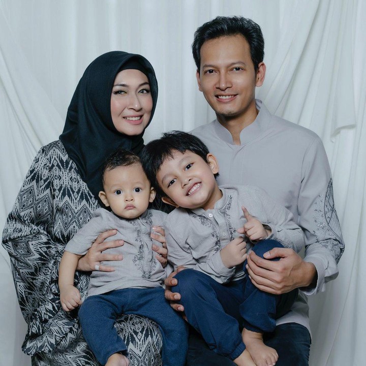 <p>Fedi dan Vanny resmi menikah pada 17 Januari 2016, Bunda. Pasangan ini telah dikaruniai dua orang anak laki-laki. (Foto: Instagram @calystavannyws)</p>