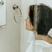 5 Kiat Styling Rambut untuk Rambut yang Menipis Karena Rontok