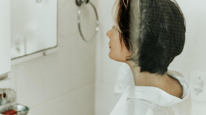 5 Kiat Styling Rambut untuk Rambut yang Menipis Karena Rontok 5 Kiat Styling Rambut untuk Rambut yang Menipis Karena Rontok