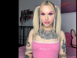 Potret Wanita Permak Seluruh Tubuh Jadi Mirip Boneka Seks Gegara Insecure