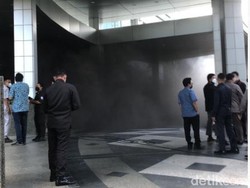 Gedung Cyber 1 di Mampang Jaksel Kebakaran