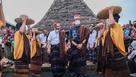 Sandiaga Berdayakan Pemuda di Desa Wisata Detusoko Barat