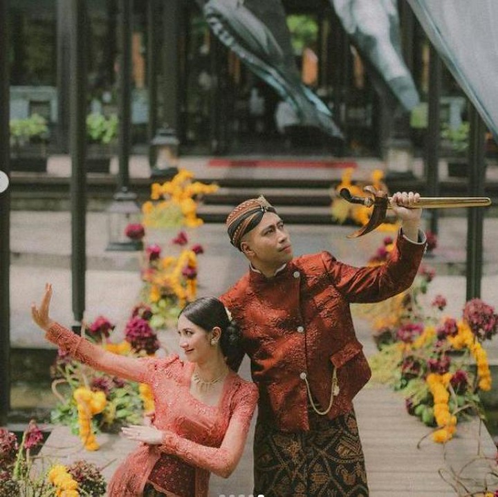 <p>"I said ya boleh," tulis Sheila Dara di caption Instagram-nya dengan singkat, menandakan dirinya sudah mantap menerima pinangan Vidi Aldiano untuk menjadi istrinya. (Foto: Instagram @sheiladaisha)</p>