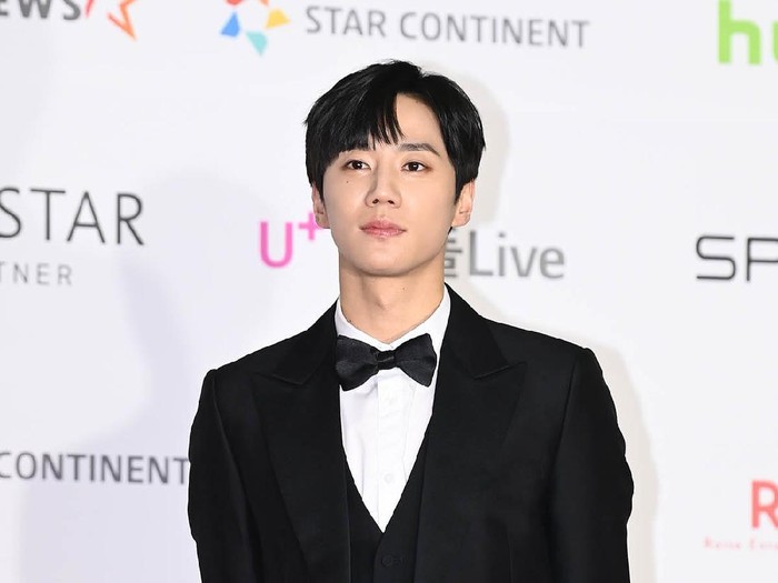 Lee Jun Young di Asia Artist Awards 2021