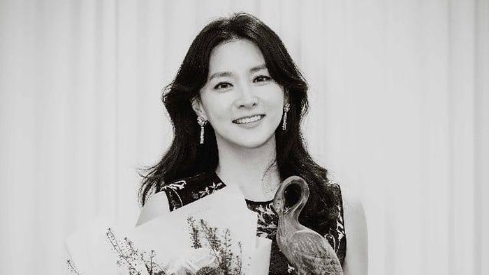 Lee Young Ae dan Im Si Wan Tuai Kekaguman dari Publik dengan Donasi Mereka untuk Ukraina Lee Young Ae dan Im Si Wan Tuai Kekaguman dari Publik dengan Donasi Mereka untuk Ukraina