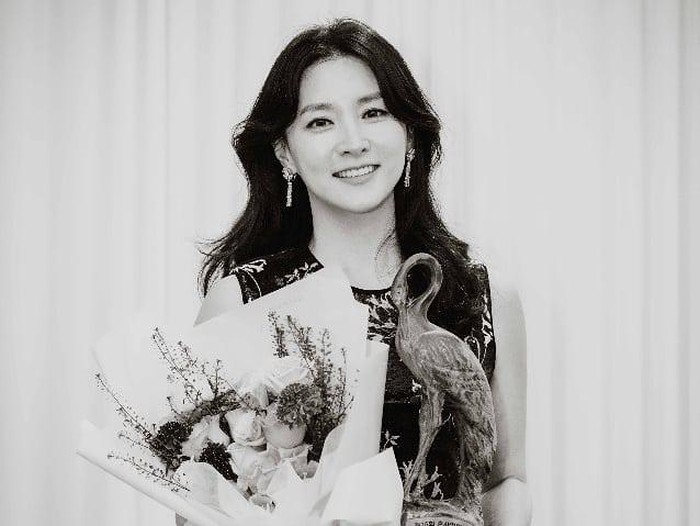 Lee Young Ae, salah satu aktris Korea yang masih terlihat awet muda di usia 50-an