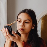 Di Usia Berapa Anak Perempuan Boleh Menggunakan Makeup? Yuk, Cari Tahu di Sini!