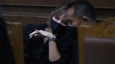Terlambat Datang Sidang, Nia Ramadhani Ditegur Hakim