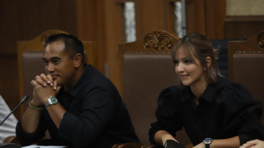 Nia Ramadhani dan Ardi Bakrie