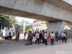 Suasana Penyekatan Akses Menuju Az Zikra Cegah Massa Reuni 212