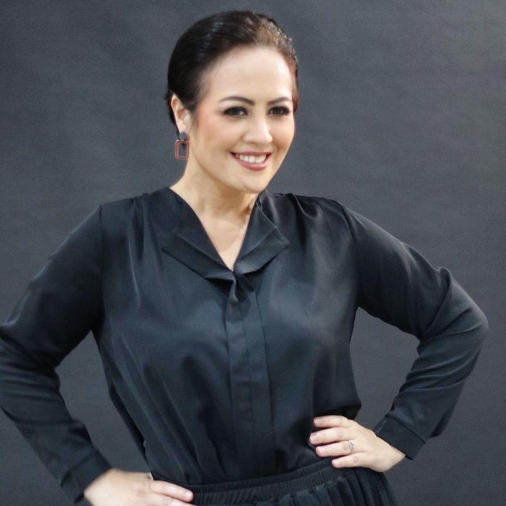 <p>Cynthia Lamusu merupakan salah satu anggota grup vokal B3, Bunda. Akhir-akhir ini penampilannya yang semakin langsing menarik perhatian banyak orang. (Foto: Instagram: @cynthia_lamusu)</p>