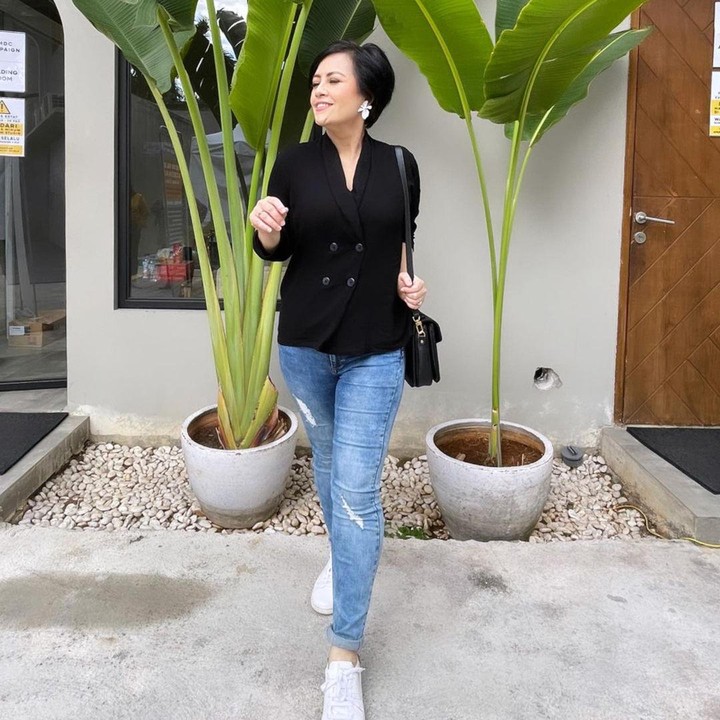 <p>Cynthia pun melanjutkan dietnya, Bunda. Dalam waktu dua bulan, Cynthia berhasil menurunkan berat badan sebanyak 10 kilogram. Keren banget, ya! (Foto: Instagram: @cynthia_lamusu)</p>