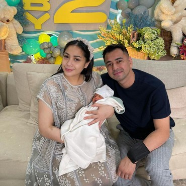 Deretan Kado Baby Rayyanza, Celemek Rp3 Juta hingga Stroller Seharga Mobil