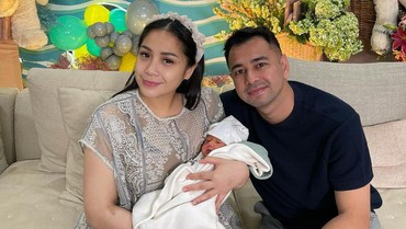 img-title Deretan Kado Baby Rayyanza, Celemek Rp3 Juta hingga Stroller Seharga Mobil