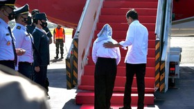 Jokowi Terbang ke Sumbar Tinjau Lokasi dan Korban Banjir Bandang