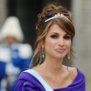 Intip Koleksi Tiara Mewah Milik Ratu Rania dari Yordania