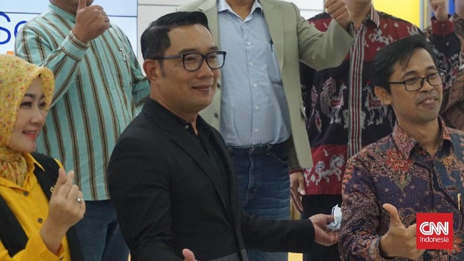 Gubernur Jabar Ridwan Kamil memutuskan bakal masuk partai politik tahun depan. Ia pun membuka diri jika diusung dalam Pilpres 2024.