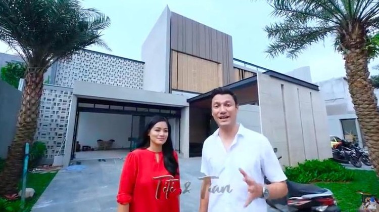 Rumah Titi Kamal dan Christian Sugiono