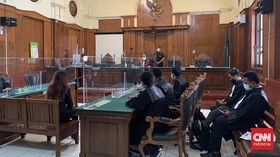 Jelang Sidang Putusan Stella Monica, Puluhan Buruh Gelar Aksi Dukungan