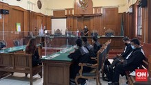 Dua Hakim Absen, Sidang Putusan Kriminalisasi Stella Monica Ditunda