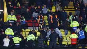 Watford vs Chelsea Dihentikan Sementara karena Insiden Darurat
