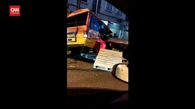 VIDEO: Kecelakaan Beruntun Hantam Pagar, 4 Orang Luka Parah