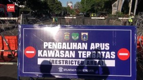VIDEO: Jalan Sekitar Patung Kuda Ditutup, Pengendara Bingung