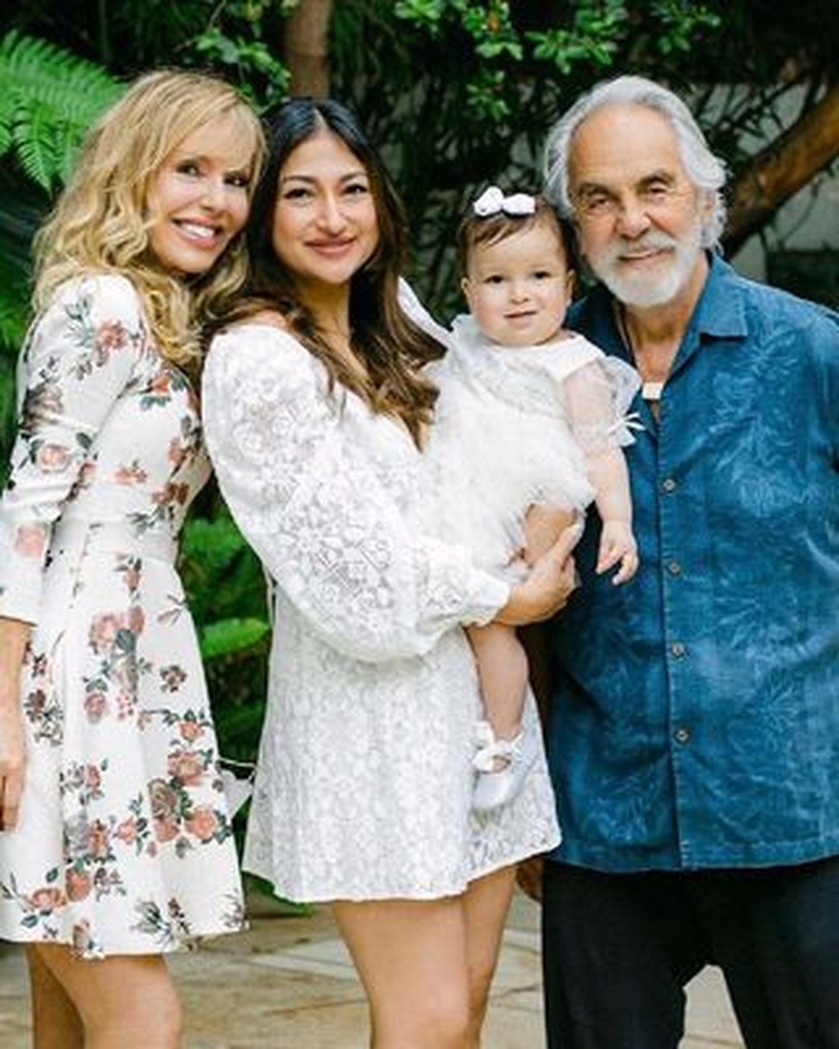 Rahma Azhari dan keluarganya sedang berbahagia merayakan ulang tahun anak bungsunya yang ke 1 tahun&period; Yuk intip&excl;