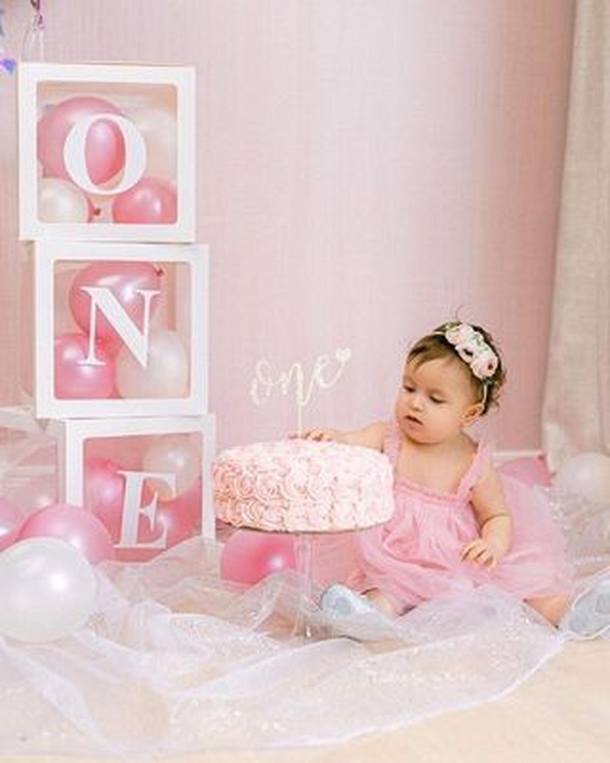 Rahma Azhari dan keluarganya sedang berbahagia merayakan ulang tahun anak bungsunya yang ke 1 tahun&period; Yuk intip&excl;