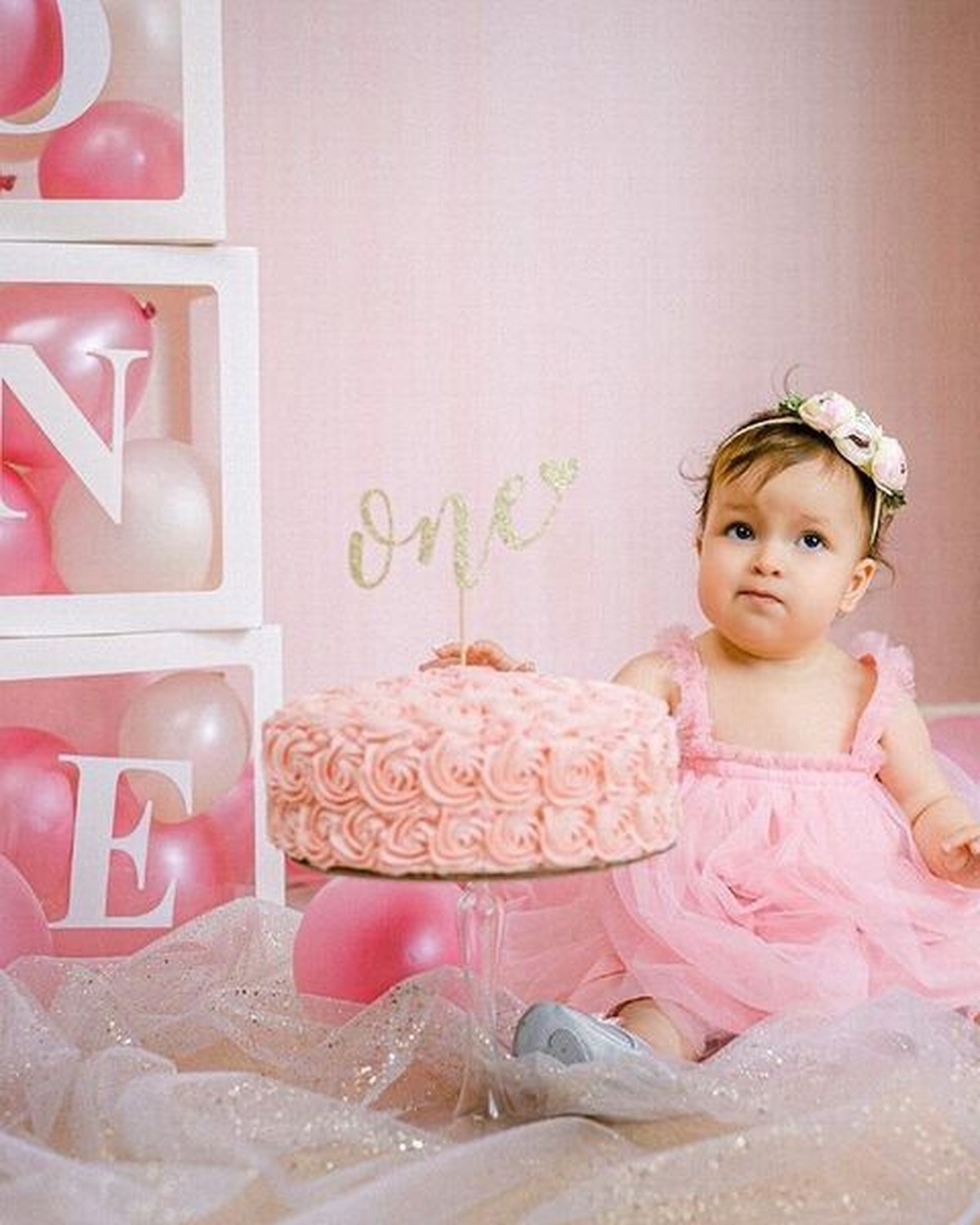 Rahma Azhari dan keluarganya sedang berbahagia merayakan ulang tahun anak bungsunya yang ke 1 tahun&period; Yuk intip&excl;